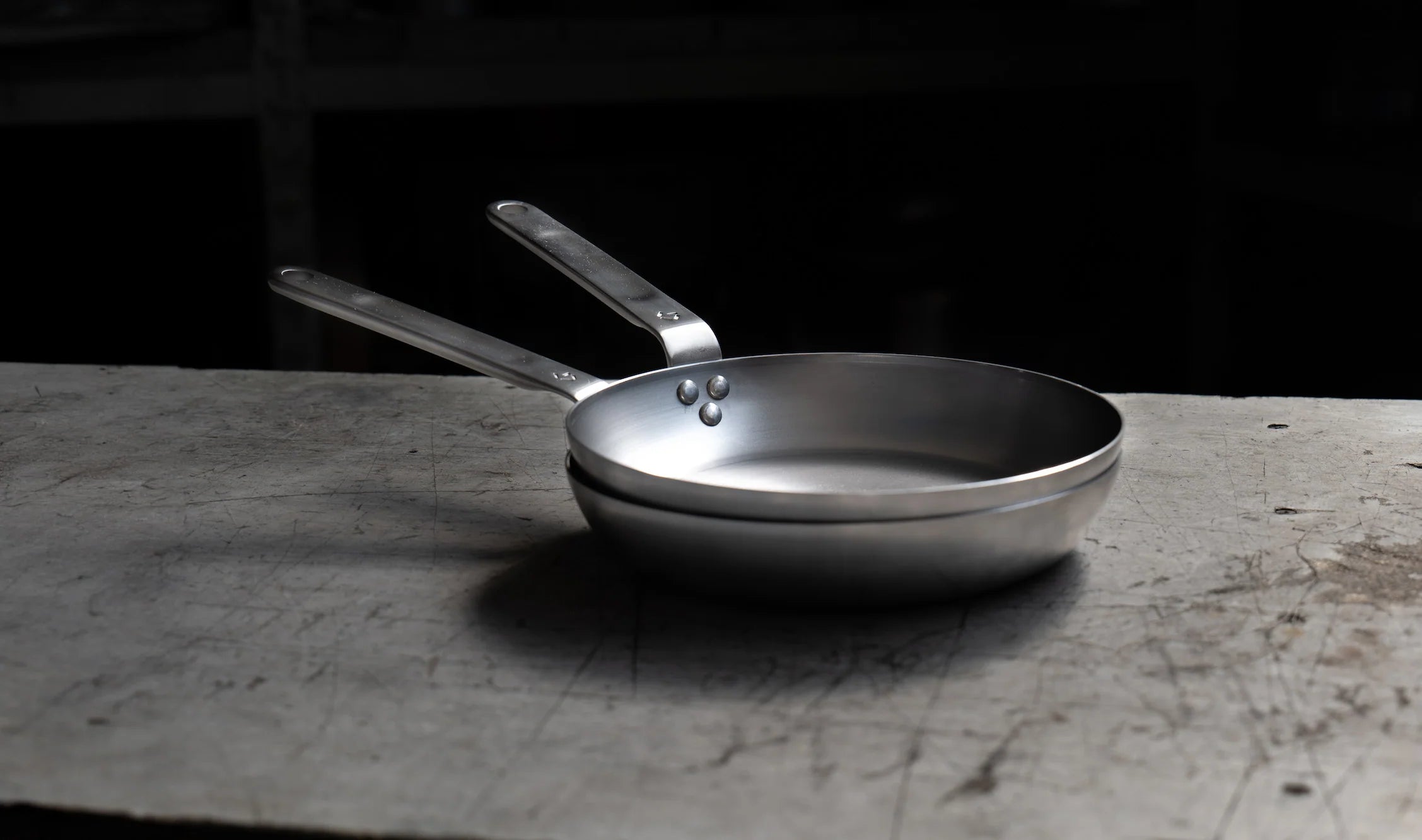 Carbon steel vs. 5-ply stainless steel - Guide to frying pans